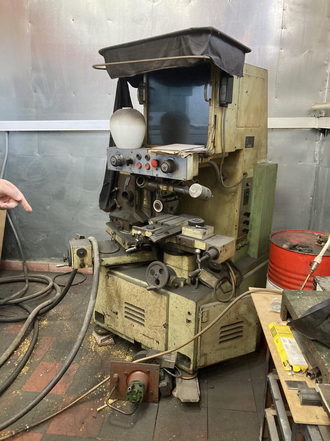 Профилешлифовальный оптический станок 395М