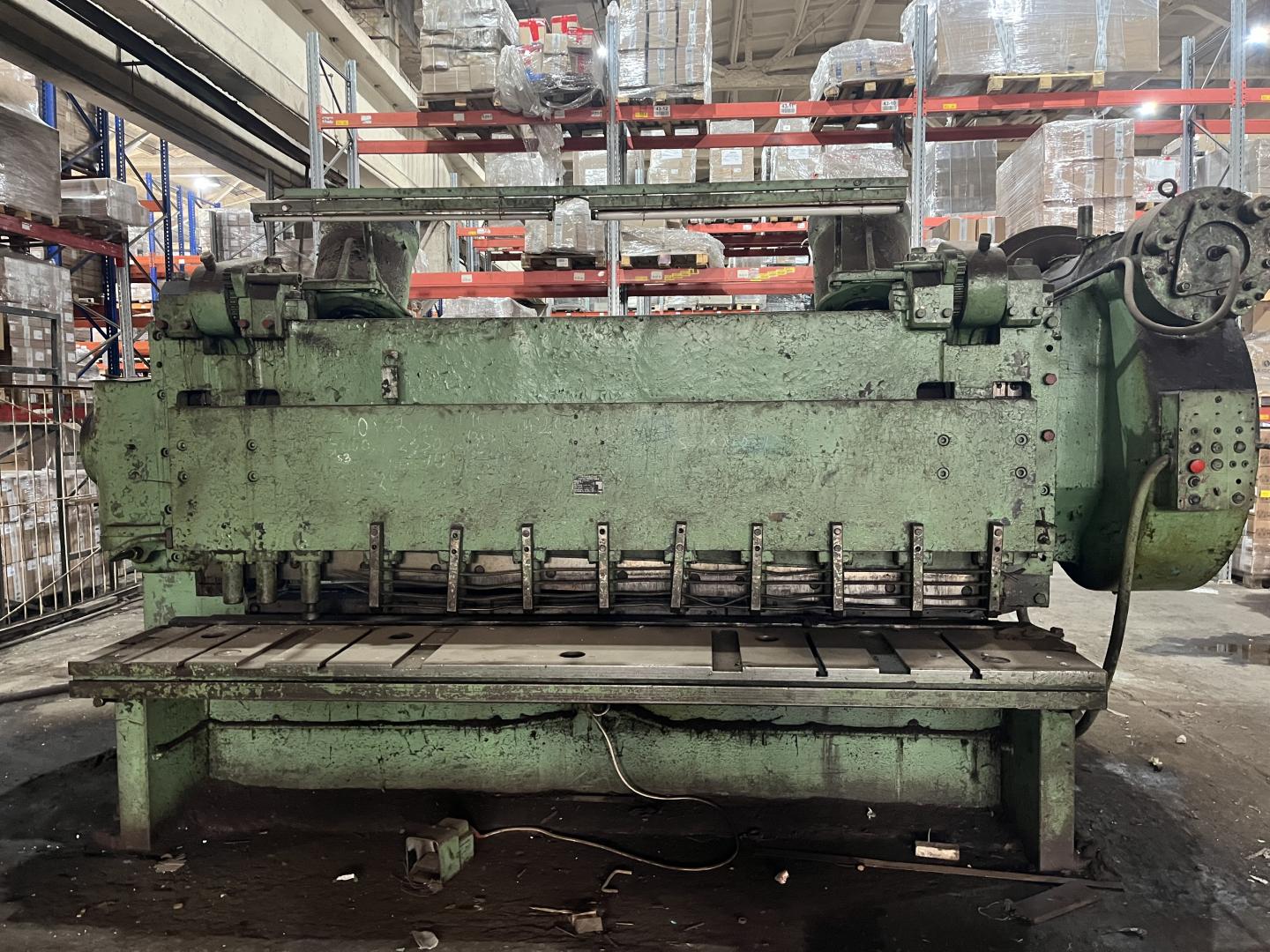 Ножницы листовые кривошипные с наклонным ножом Н481А