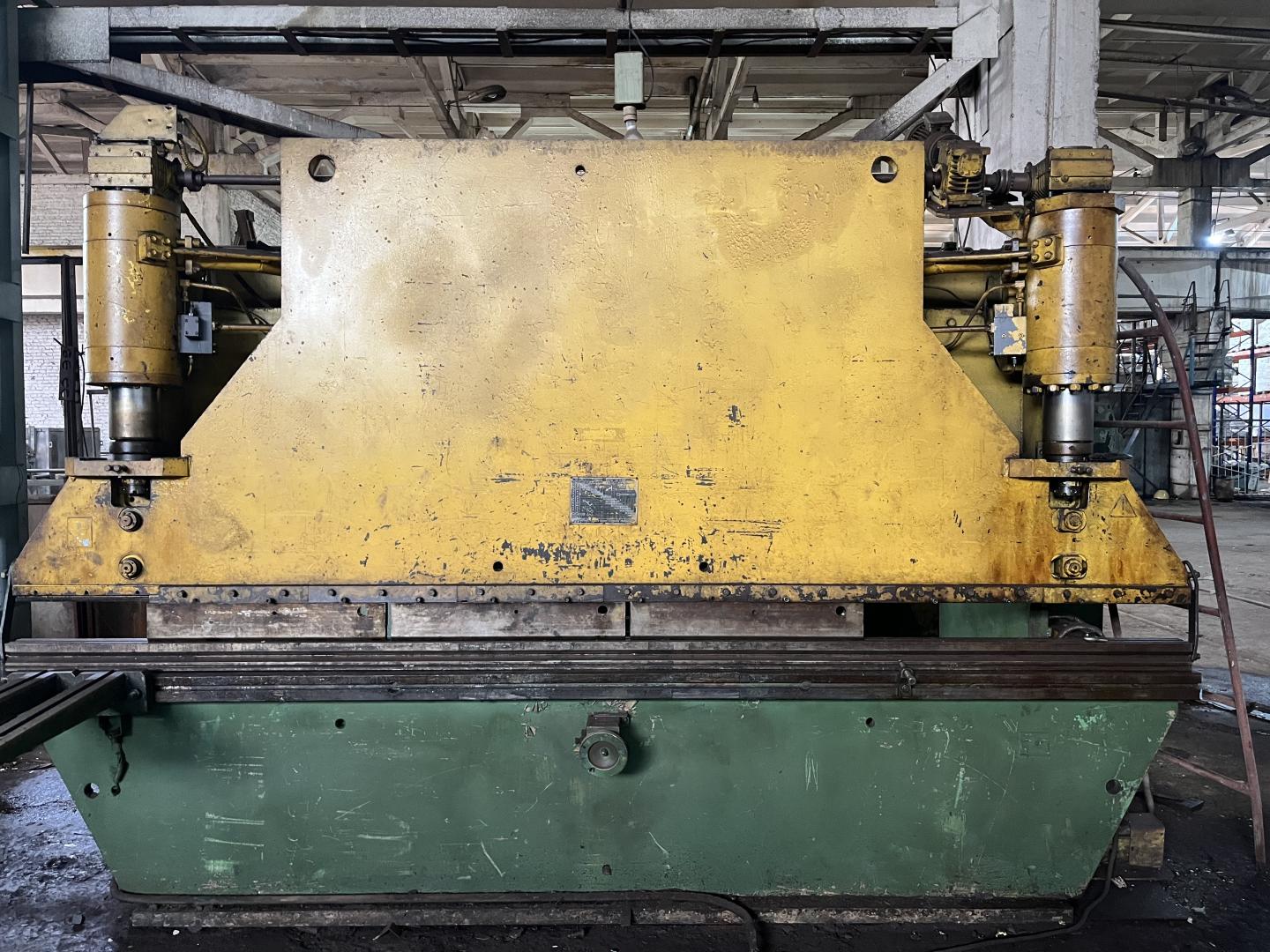 Пресс листогибочный гидравлический ИА1430