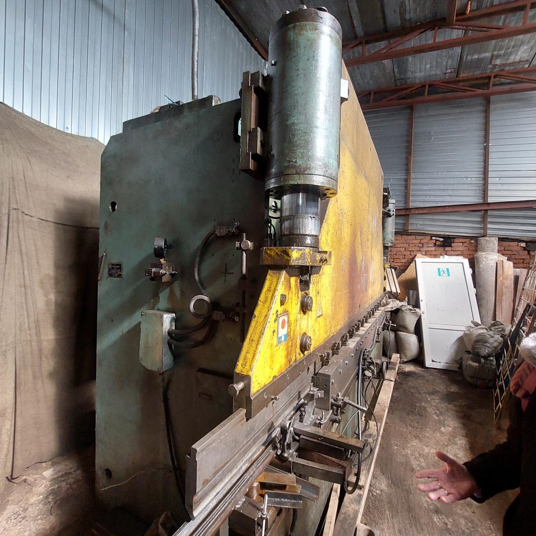 Пресс листогибочный гидравлический ИА1430