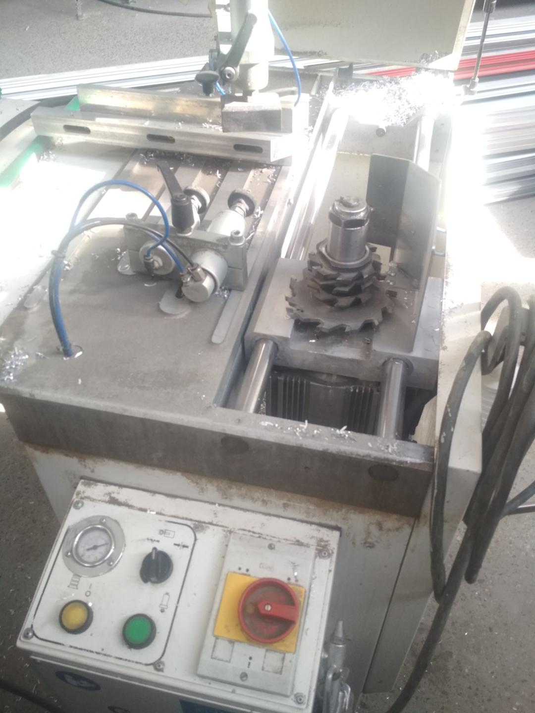 Станок для обработки торца импоста GEMMA GROUP INTESTATRICE, 2013 года выпуска.