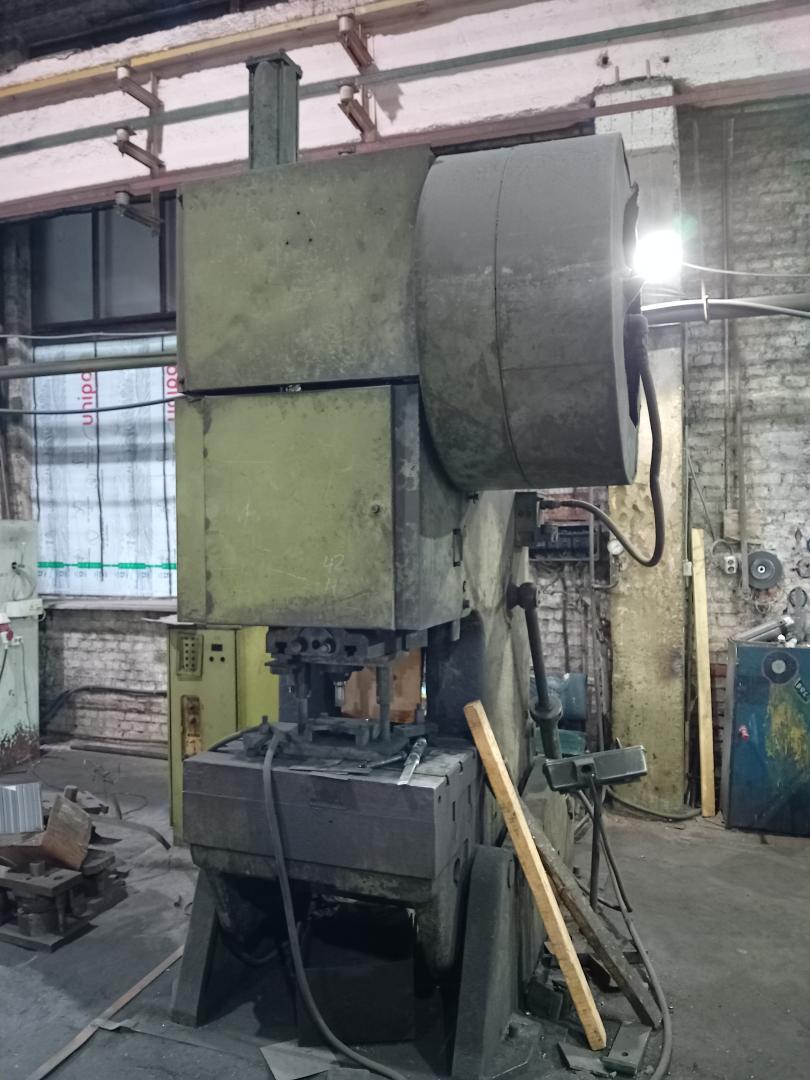 Пресс КД2330 однокривошипный простого действия открытый наклоняемый, без шильдика.