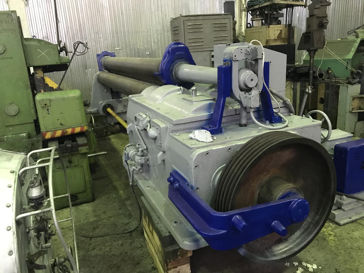 Вальцы листогибочные UBBD 12x3150 трех валковые. Страна производитель: Германия.