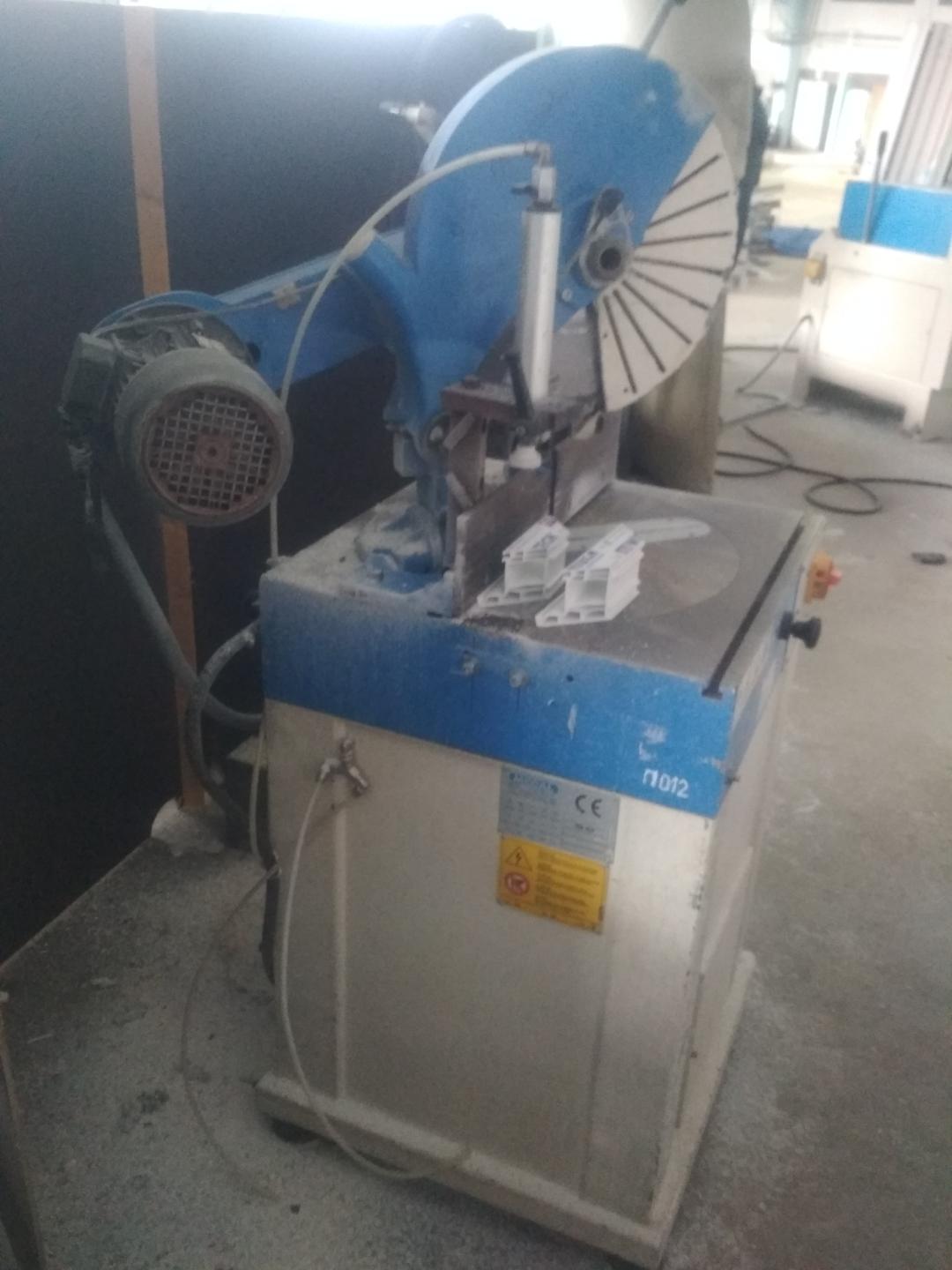 Станок отрезной с ручной подачей Mecal SW 400, 2005 года выпуска.