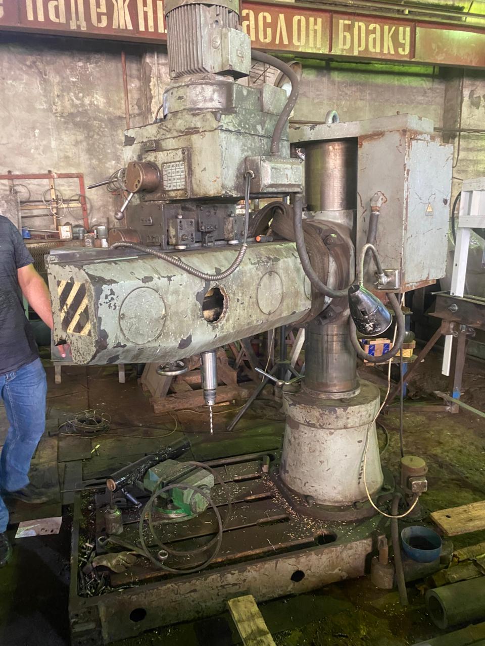 Радиально-сверлильный станок 2532Л