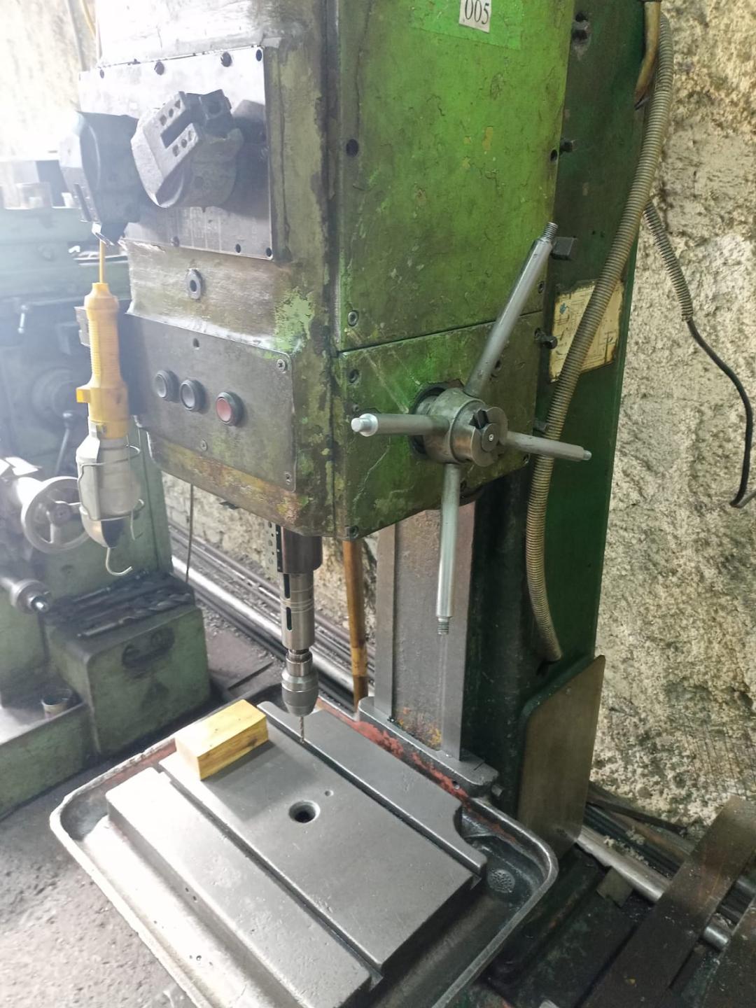 Вертикально сверлильный станок 2Н135