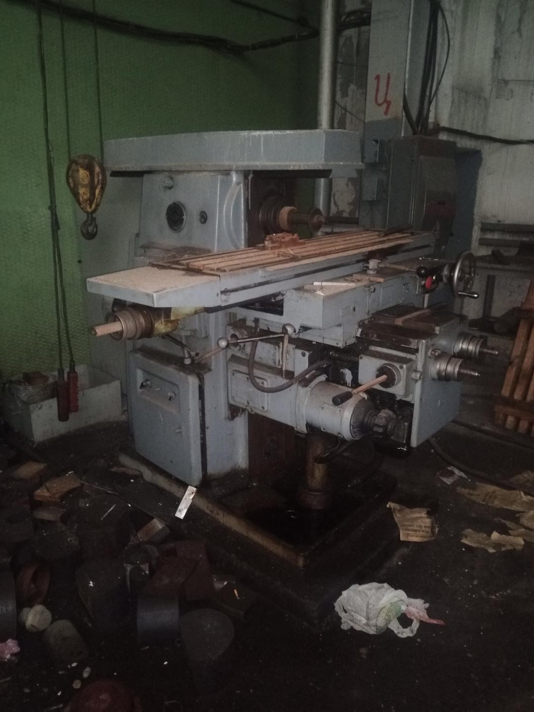 Горизонтально-фрезерный станок 6Р82Г