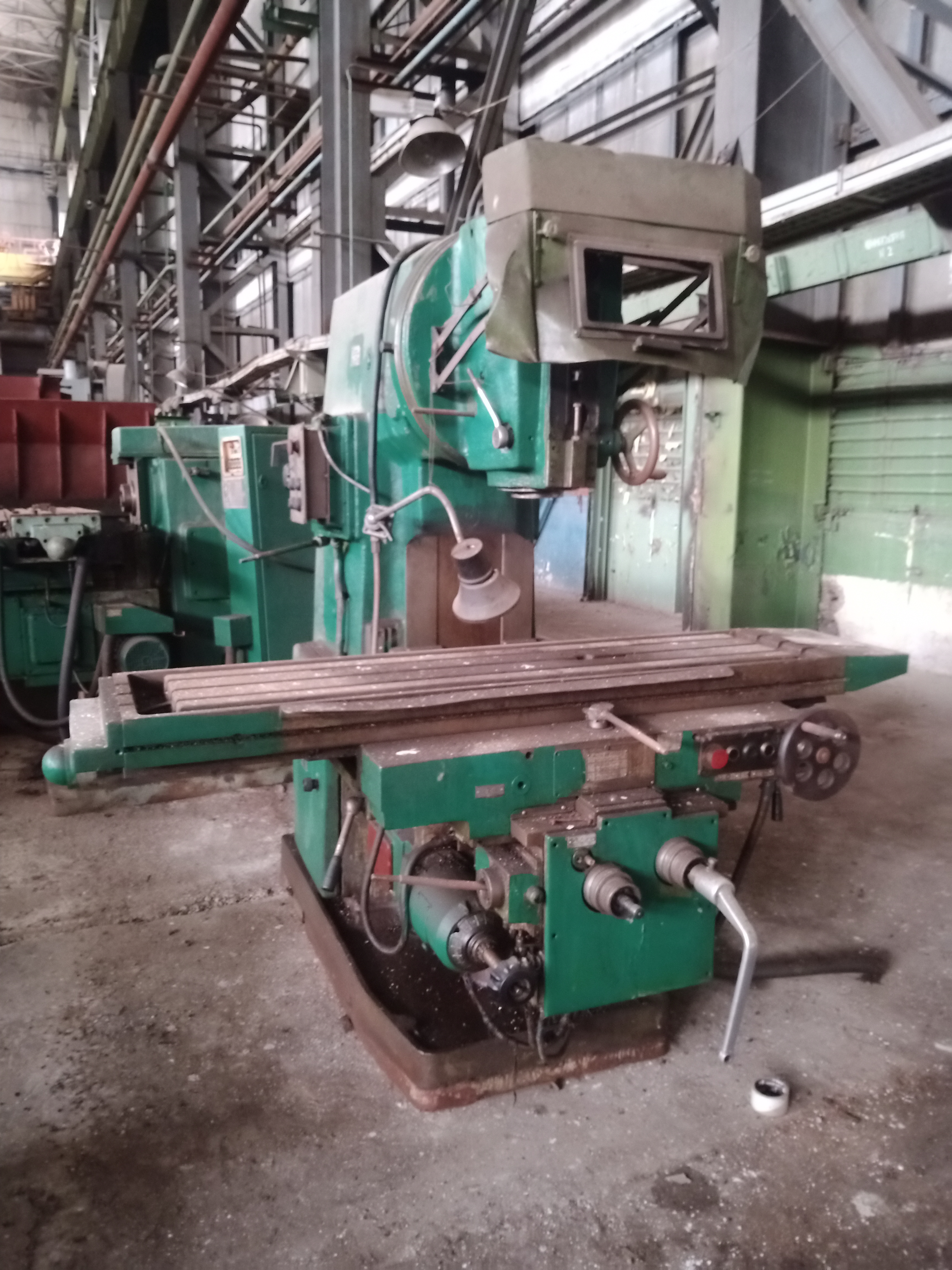 Ветрикально-фрезерный станок ВМ127, 1988 г.в.