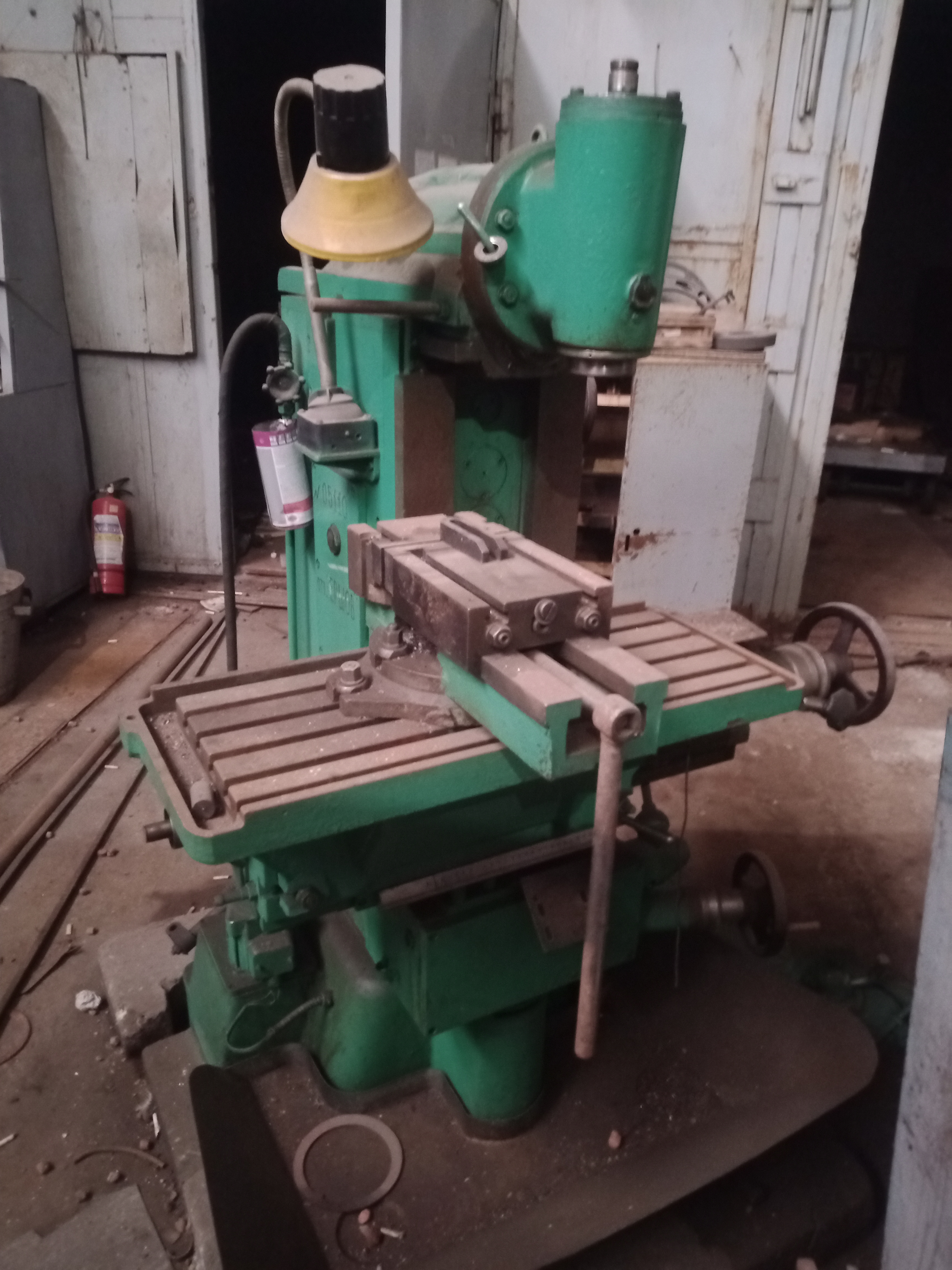 Вертикально-фрезерный станок ВМ-130В