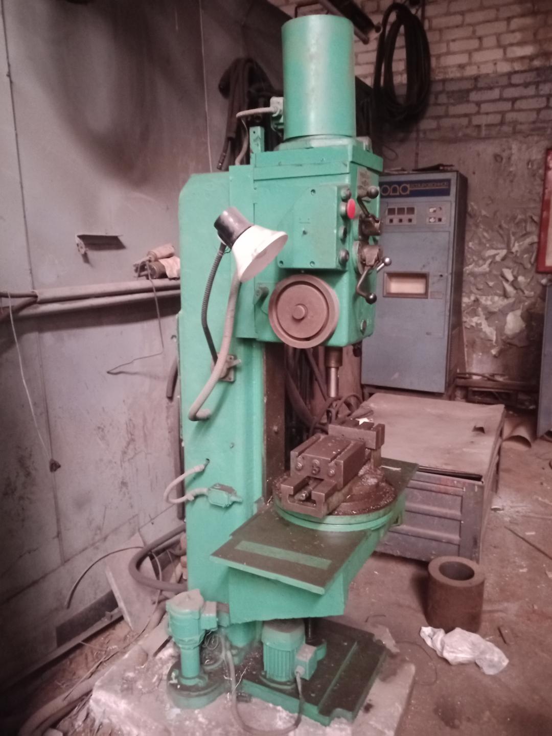 Вертикально-сверлильный станок 2Н118