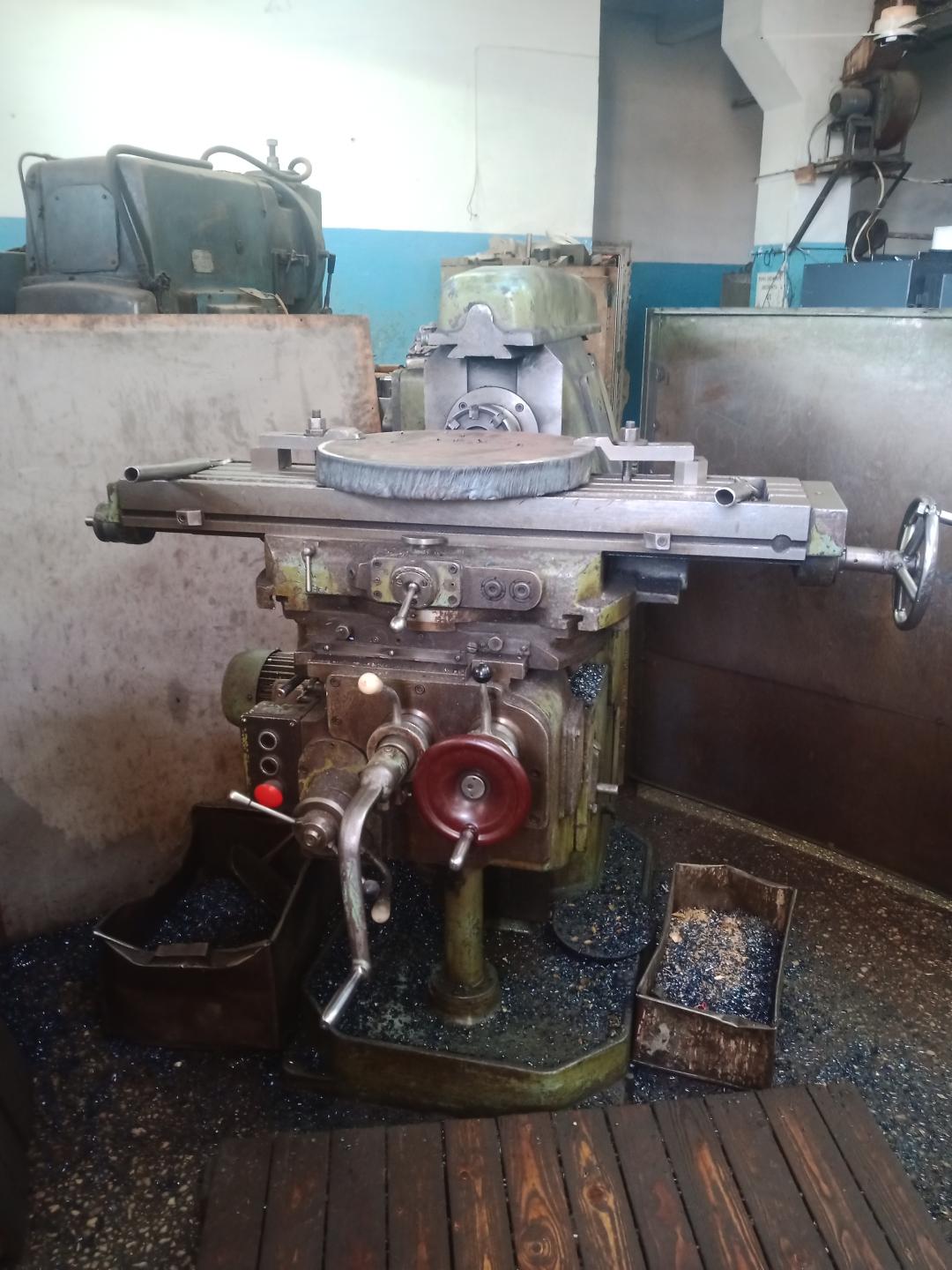 6Н81 консольно-фрезерный с поворотным столом, 1971...