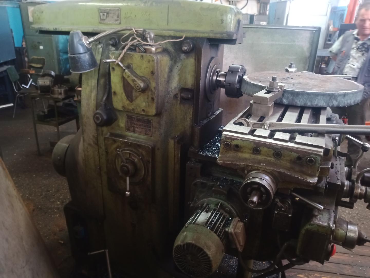 6Н81 консольно-фрезерный с поворотным столом, 1971...