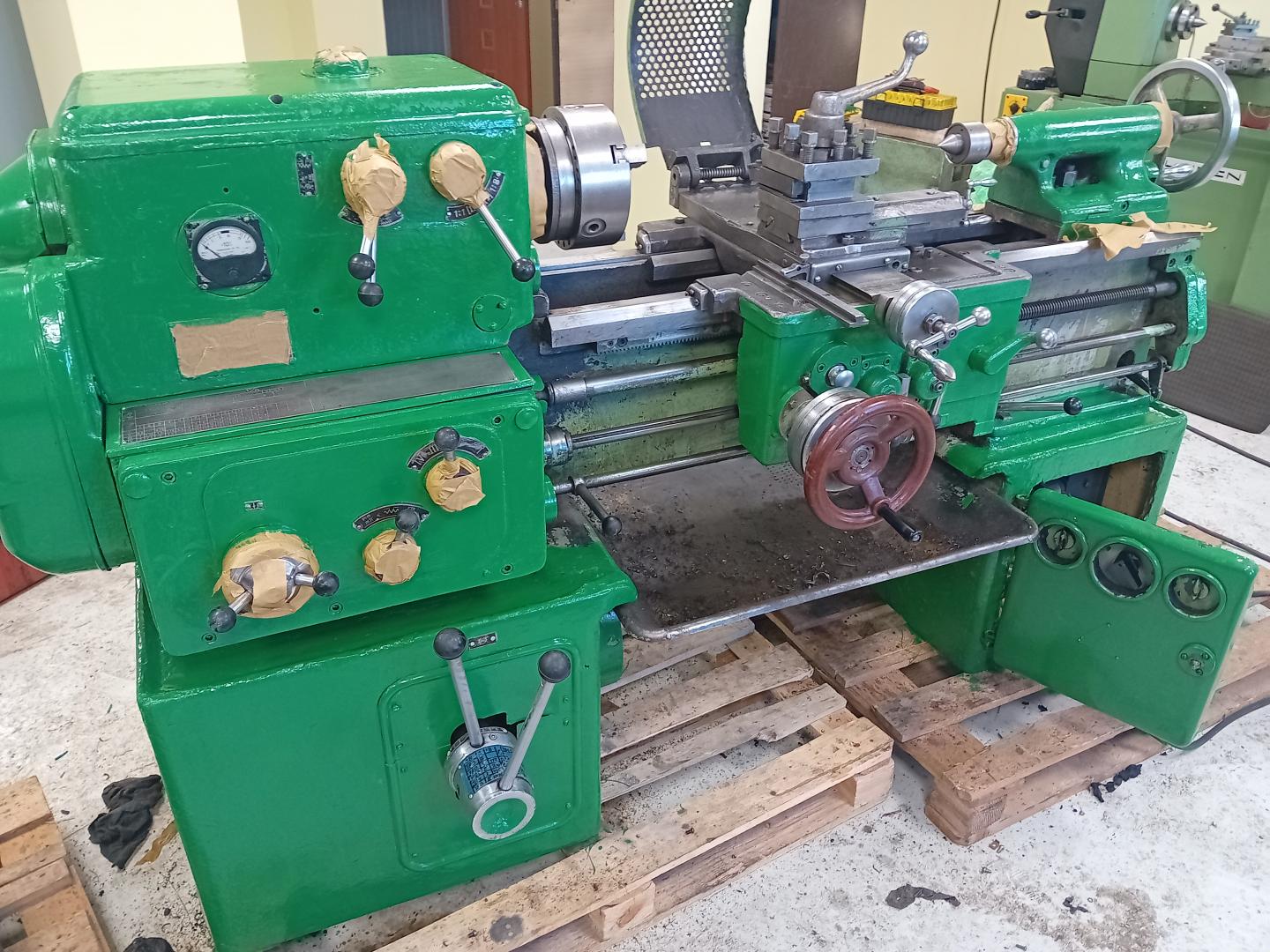 Станoк тoкaрно-винторезный унивеpсaльный 1А616, 19...