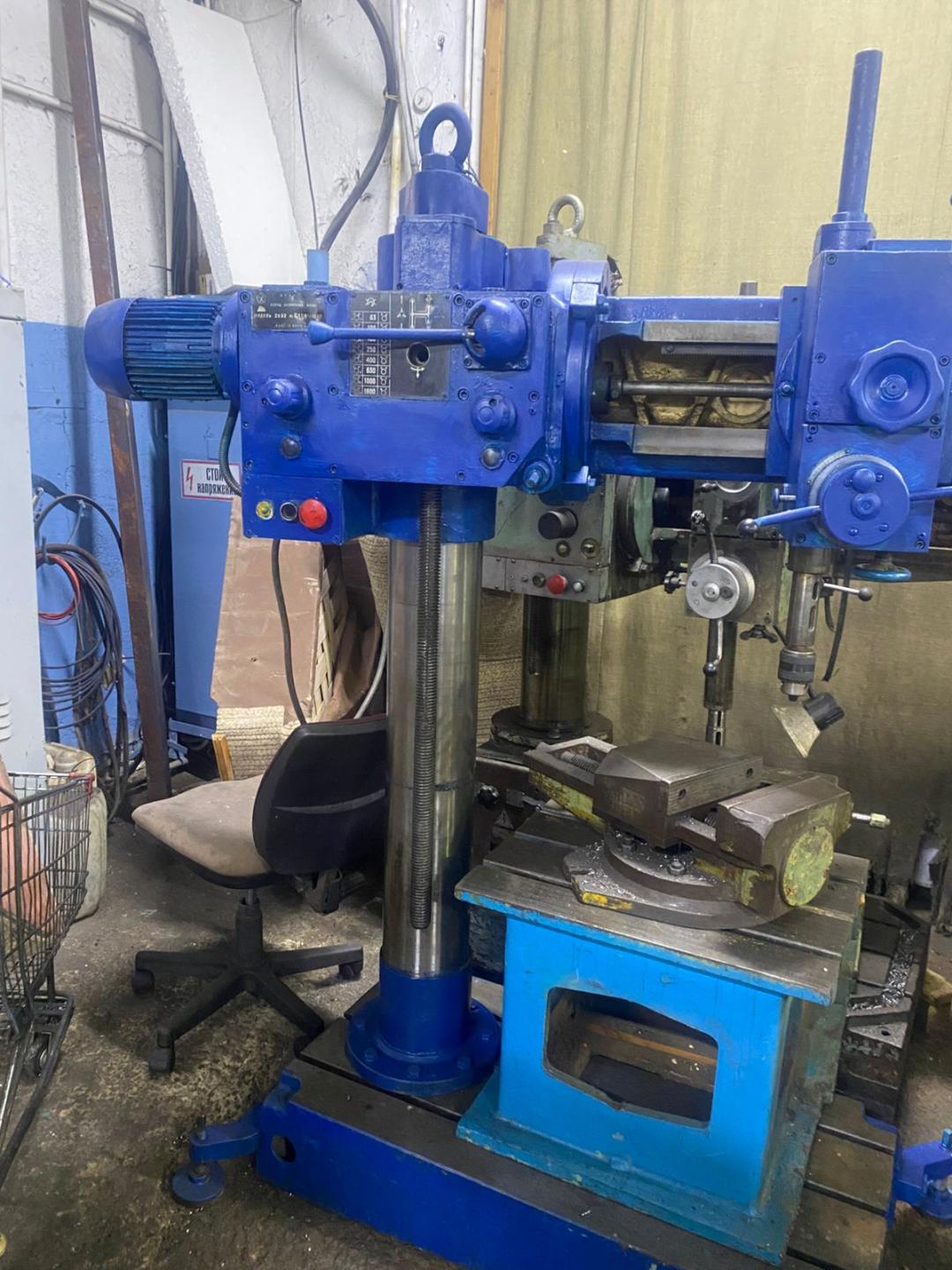 Радиально-сверлильный станок  2К52