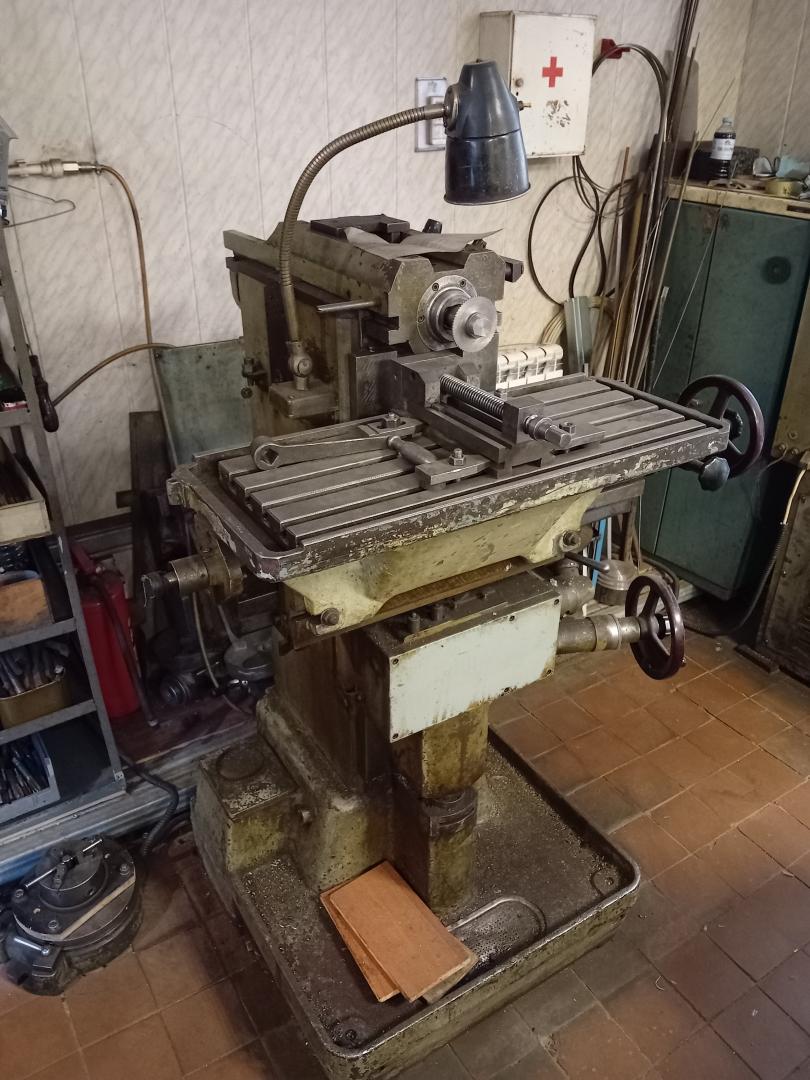 Фрезерный станок Вм130 широкоуниверсальный