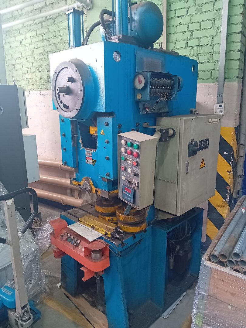 Кривошипный пресс Yangli JL 21-25 двухстоечный