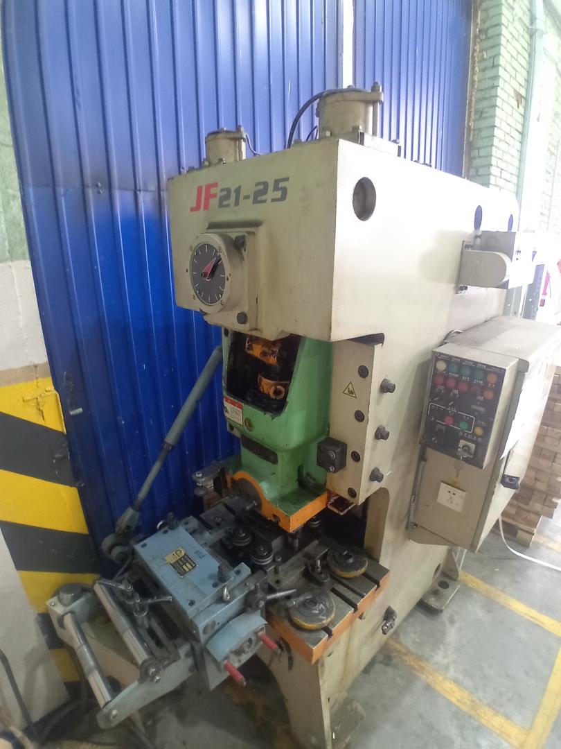 Штамповочный пресс серии JL21-16 с сухим сцепление...