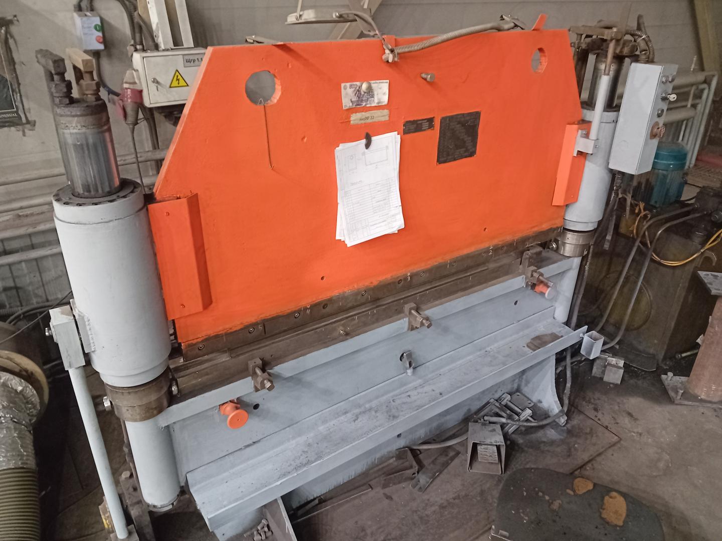 Листогибочный гидравлический пресс НИ1424