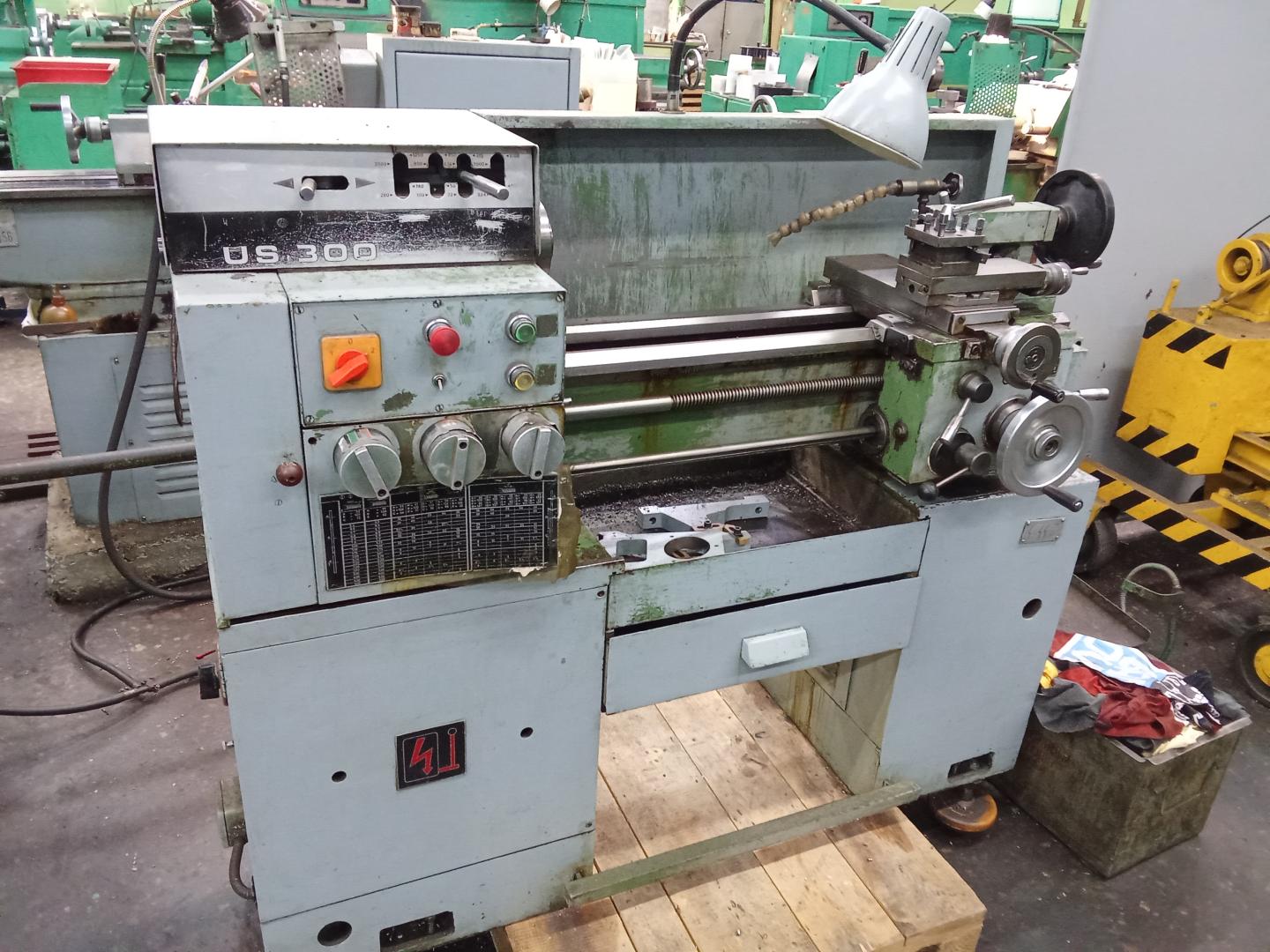 Токарно-винторезный станок US 300