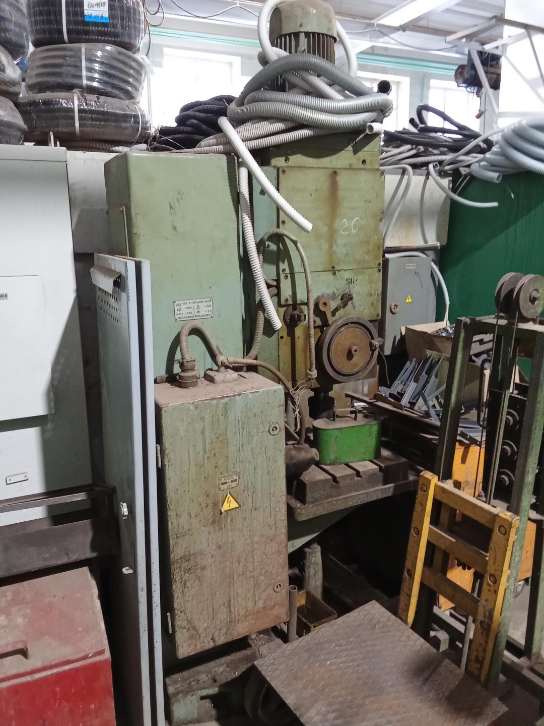 Вертикально-сверлильный станок 2Н135