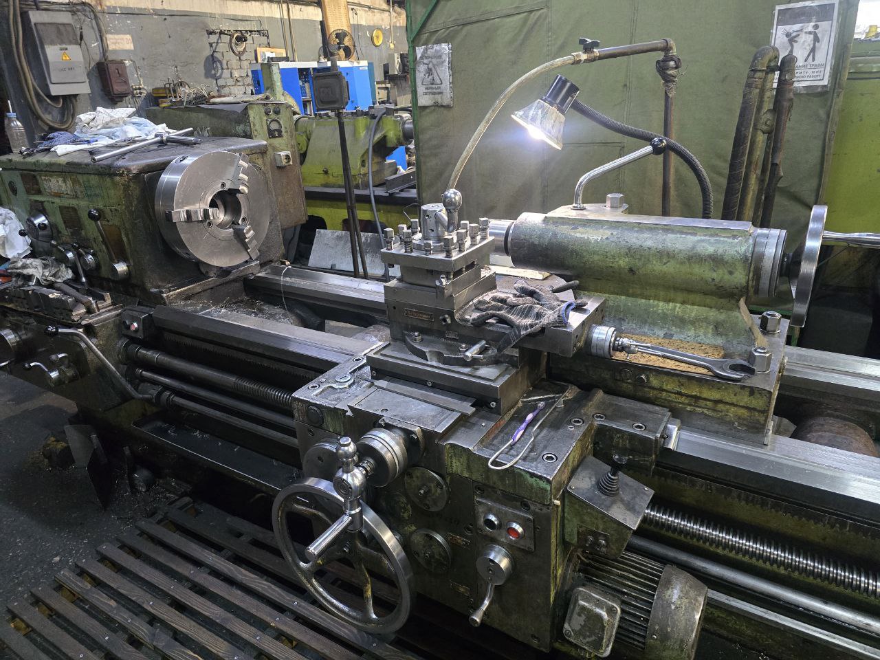 1М63 (ДИП-300) Токарный станок