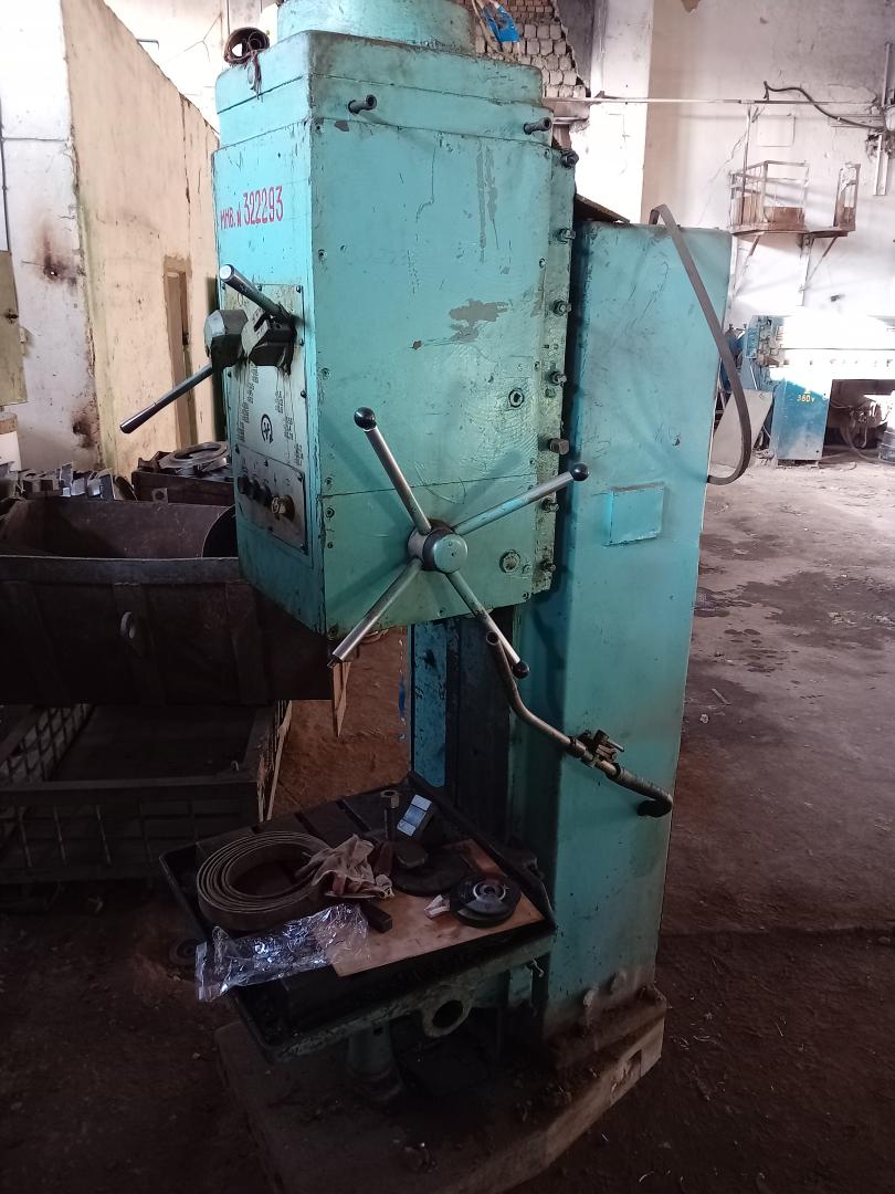 Вертикально-сверлильный станок 2С132