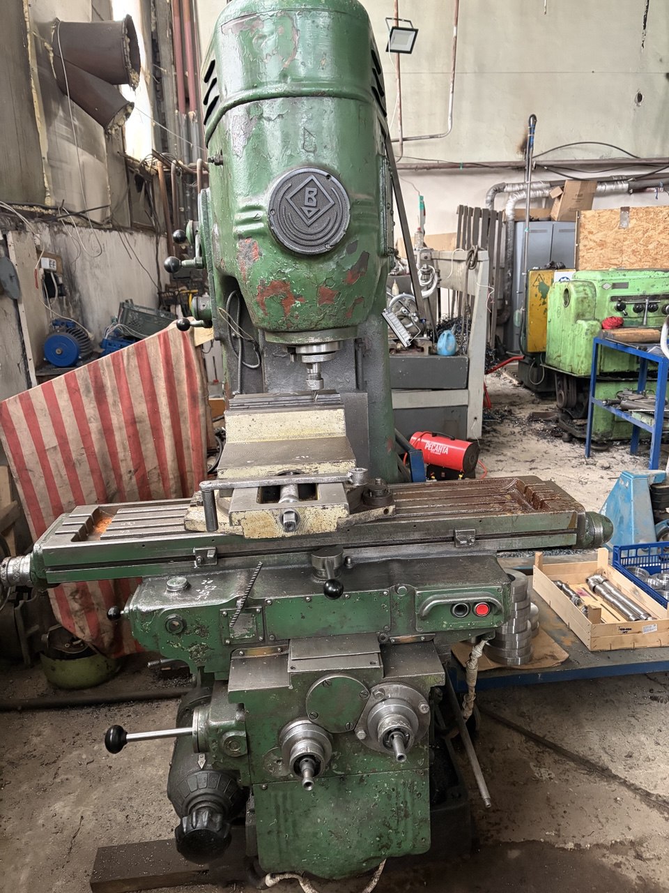 Консольно-фрезерный вертикальный станок 6В11Р