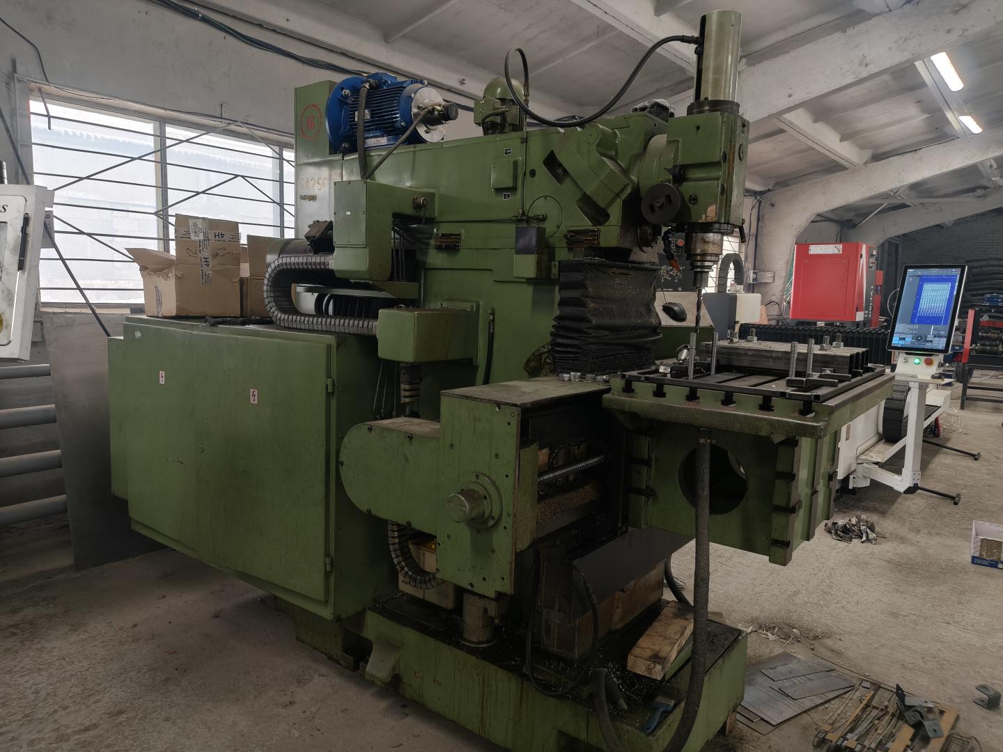 Фрезерный станок с ЧПУ AG-400 CNC