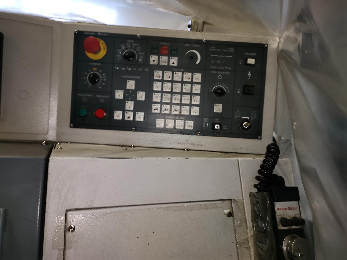Akira-Seiki SL20 Токарный обрабатывающий центр