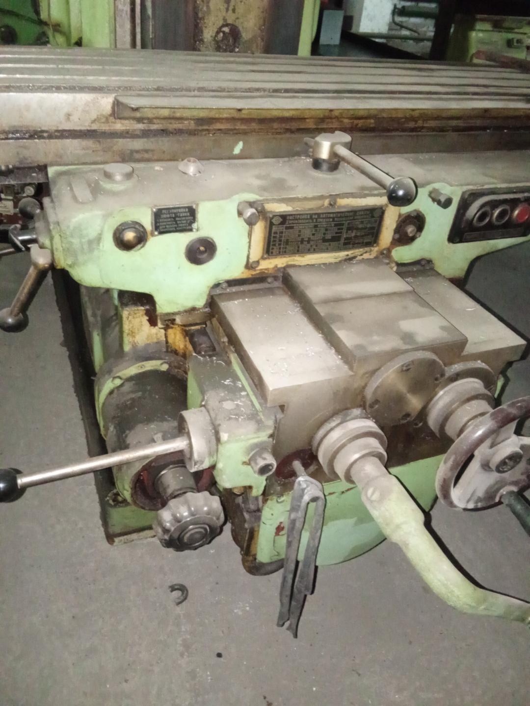 Консольно-фрезерный станок модели 6М82Г