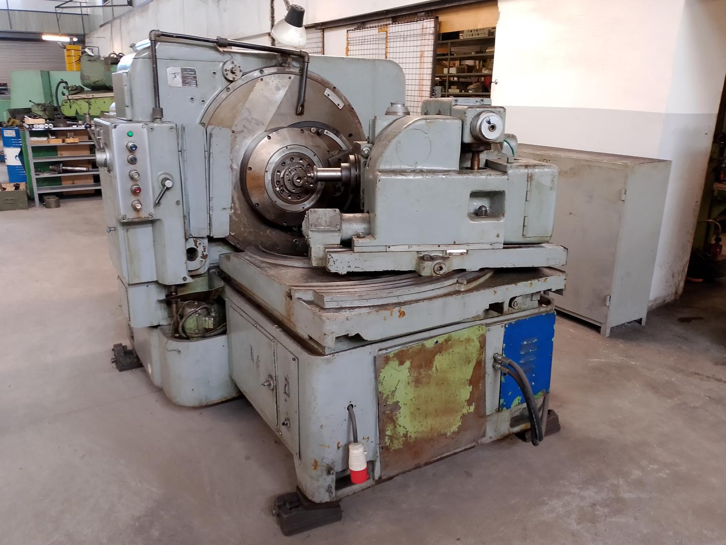 Зуборезный полуавтомат 525